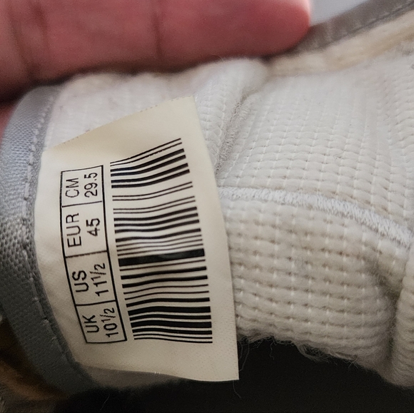 Men's Classic Puma Sneakers - Picture 8 of 8